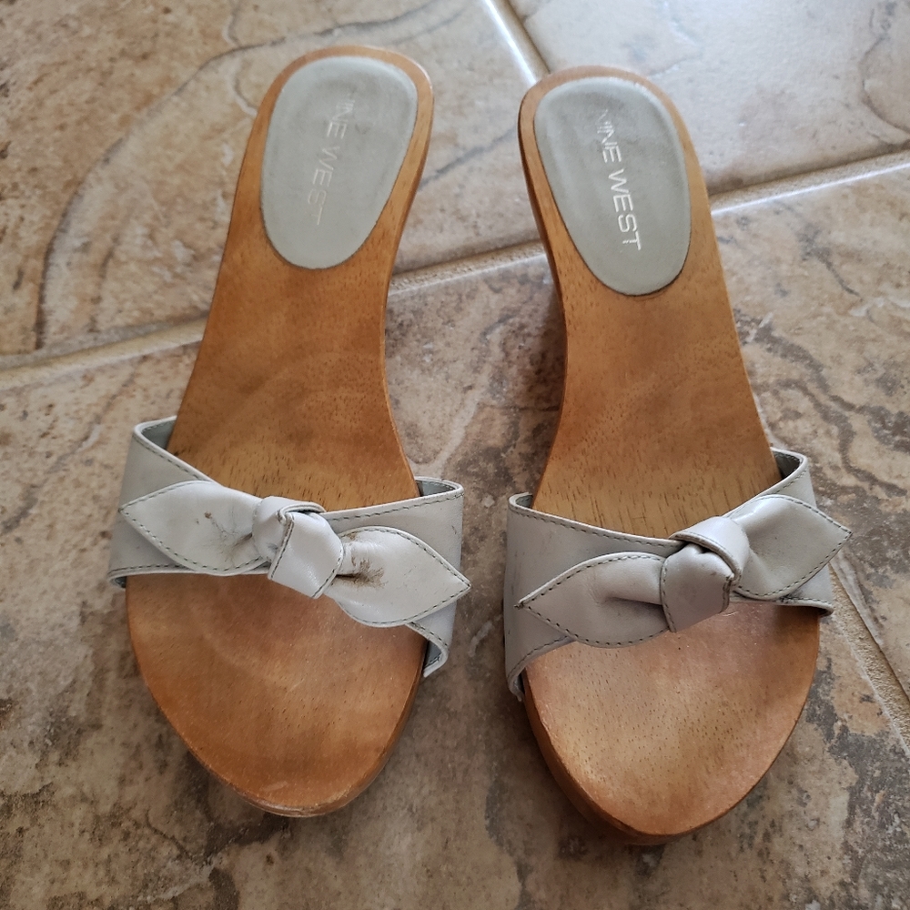 Nine West Bow Sandals size 5.5